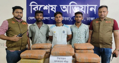 সাভারে ৪০ কেজি গাঁজাসহ মাইক্রোবাস আটক, তিন মাদক ব্যবসায়ী গ্রেপ্তার