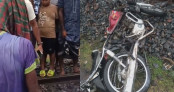 চুয়াডাঙ্গায় ট্রেনের সঙ্গে মোটরসাইকেলের ধাক্কায় দুই আরোহী নিহত, আহত এক চুয়াডাঙ্গায় ট্রেনের সঙ্গে মোটরসাইকেলের ধাক্কায় দুই আরোহী নিহত, আহত এক