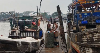 বঙ্গোপসাগর উত্তাল, নিরাপদ আশ্রয়ে হাজারো ট্রলার