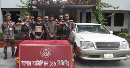 ৩১টি স্বর্ণের বার নিয়ে ভারতে প্রবেশের চেষ্টাকালে আটক দুই 