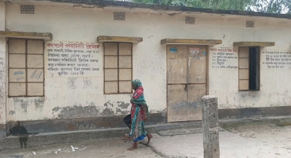 নওগাঁর মান্দায় কদমতলী কমিউনিটি ক্লিনিকে অনিয়মের অভিযোগ

