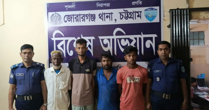মিরসরাইয়ে ১৯টি ভারতীয় গরুসহ দুটি পিকআপ জব্দ; গ্রেপ্তার চার  
