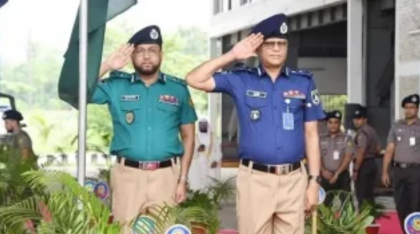 নতুন ইউনিফর্মে দায়িত্ব পালন শুরু পুলিশের