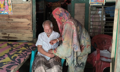 বৃদ্ধা দম্পতির মানবেতর জীবন