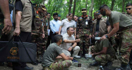 সেনাবাহিনীর গ্রীষ্মকালীন মহড়া পরিদর্শন করলেন প্রধানমন্ত্রী