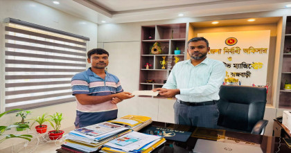 মানবিক উদ্যোগের স্বীকৃতি: ট্রেনযাত্রীদের তৃষ্ণা মেটানো মুন্নু শেখকে সম্মাননা