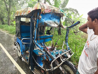 বড়াইগ্রামে ট্রাকের সাথে ইজিবাইকের সংঘর্ষে নিহত ৩ আহত ২

