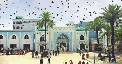 সিলেটে মাজারের দানের টাকা নিয়ে প্রশ্ন উঠেছে