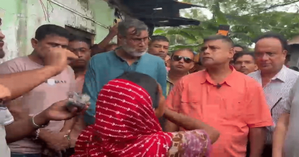 অগ্নিকাণ্ডে সর্বস্ব হারানো আট পরিবারকে সহায়তার আশ্বাস: জেলা পরিষদ প্রশাসক সিরাজুল ইসলাম সিরাজ