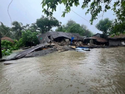 বাঁশখালীতে ভয়াবহ বন্যায় পানিবন্দি লাখো মানুষ