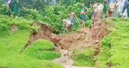 নেত্রকোনায় সোমেশ্বরী নদীর বাঁধে ভাঙন, ঝুঁকিতে ২৫ হাজার মানুষ