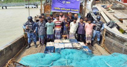 বাঁশখালীতে অবৈধ ট্রলিংবোট জব্দ, ১৩ জেলে আটক, মাছ-জাল উদ্ধার