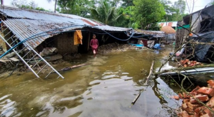 চট্টগ্রামে বন্যায় ক্ষতিগ্রস্ত প্রায় ২০ হাজার নলকূপ, নিরাপদ পানির তীব্র সংকটে ৮ লাখ মানুষ