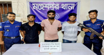 মহেশপুরে বিশেষ অভিযানে ইয়াবাসহ তিন জন গ্রেপ্তার