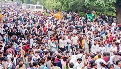 পুলিশ-বিক্ষোভকারী সংঘর্ষে উত্তপ্ত দিল্লি, বন্ধ ইন্টারনেট