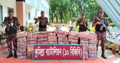কুমিল্লায় আড়াই কোটি টাকার ভারতীয় শাড়িসহ বিজিবির হাতে ২টি যানবাহন জব্দ