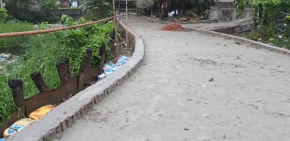 সরকারি খাল ভরাটে রাস্তা নির্মাণের অভিযোগ