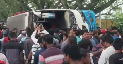 চুয়াডাঙ্গায় বাস উল্টে ২৩ যাত্রী আহত
