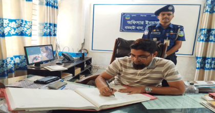 বারহাট্টা থানা আকস্মিক পরিদর্শন করলেন পুলিশ সুপার
