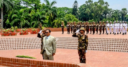 সাভারে জাতীয় স্মৃতিসৌধে বীর শহীদদের প্রতি ভারপ্রাপ্ত রাষ্ট্রপতির শ্রদ্ধা ​নিবেদন