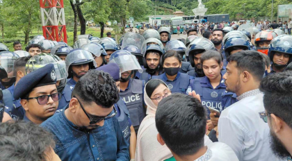 হবিগঞ্জে যাওয়ার পথে পুলিশি বাধায় এনসিপি নেতারা, ধস্তাধস্তি