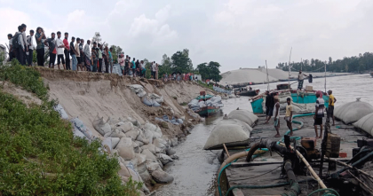 বগুড়ায় যমুনার ভাঙ্গন, আতঙ্কে নদী পারের মানুষ 