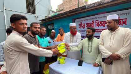 মাদকমুক্ত সমাজ গড়তে খেলাধুলার ওপর গুরুত্ব; মেহেরপুরে ১০০ ফুটবল বিতরণ 