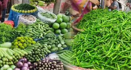 ৪০০ টাকায় কাঁচামরিচ, বাড়ছে পেঁয়াজ-ডিমের দাম