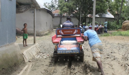 তাড়াশে বাধায় বন্ধ এডিপির রাস্তা নির্মাণকাজ