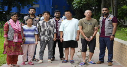 অনলাইন প্রতারণার অভিযোগে চীনা নাগরিকসহ চারজন গ্রেফতার; বিপুল পরিমাণ ডিভাইস ও সিম উদ্ধার