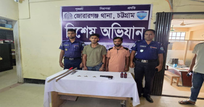 মিরসরাইয়ে পিস্তল, গুলি ও দেশীয় অস্ত্রসহ গ্রেপ্তার দুই 