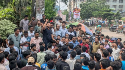 পোস্টার লাগানোকে কেন্দ্র করে ঢাকা কলেজে ছাত্রশিবির-ছাত্রদলের সংঘর্ষ