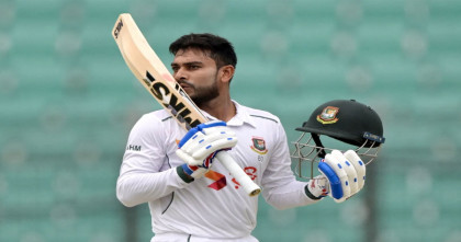 একার লড়াইয়ে মিরাজের চমৎকার সেঞ্চুরি