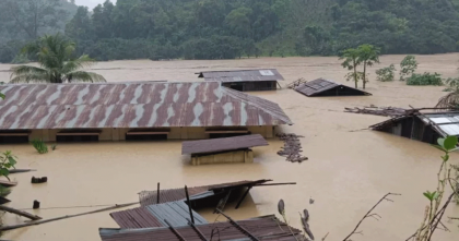 টানা ভারি বৃষ্টিতে ১০ জেলায় বন্যার শঙ্কা