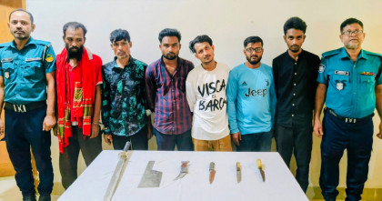টঙ্গীতে দেশীয় অস্ত্রসহ ৬ ছিনতাইকারী গ্রেপ্তার 