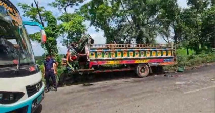 নাটোরে বাস-ট্রাক সংঘর্ষে দুইজন নিহত,  আহত-৫
