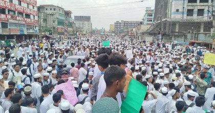 মাদ্রাসার ছাত্র ইয়াসিনের মৃত্যুর প্রতিবাদে ঢাকা-ময়মনসিংহ মহাসড়ক অবরোধ