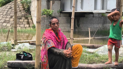 ৫০০ টাকা ঘড় ভাড়া দিতে মাথার চুল বিক্রি নারীর