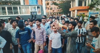 সড়ক দুর্ঘটনায় ববি শিক্ষার্থী নিহতের প্রতিবাদে মহাসড়ক অবরোধ