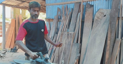 ৪৫ বছর বয়সে এসএসসি পাস, কাঠমিস্ত্রি নাসিমুলের সাফল্যে অনুপ্রেরণা