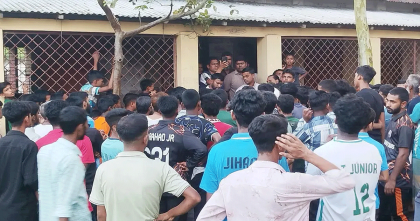 শেরপুরে এসএসসিতে গণহারে ফেল, শিক্ষকদের তালাবদ্ধ করে বিক্ষোভ