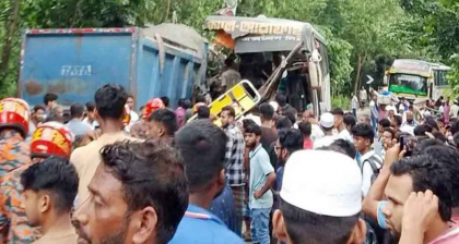 চাঁদপুরে বাস-ট্রাকের মুখোমুখি সংঘর্ষ, নিহত ৩