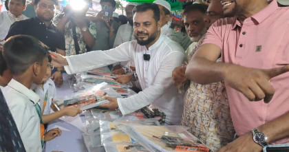 দক্ষিণ কেরানীগঞ্জে স্বেচ্ছাসেবক দলের শিক্ষা উপকরণ বিতরণ
