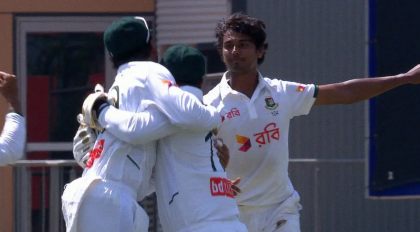 হেডকেও বোল্ড করলেন হাসান