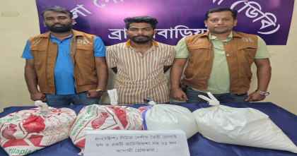 আখাউড়ায় অটোরিক্সায় ৪০ লিটার দেশীয় মদ: মাদক কারবারি গ্রেপ্তার