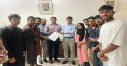 শিক্ষার্থীদের পাঁচ দফা দাবিতে রাবি উপাচার্যকে মঞ্চ ২৪-এর স্মারকলিপি