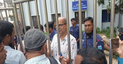 ২২ ঘণ্টা ধরে থানায় আটক বৈষম্যবিরোধী নেতা মাহদী, সাংবাদিক প্রবেশে বাধা