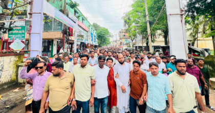 সরকারের ১৮০ দিনের কর্মযজ্ঞ ও ফ্যামিলি কার্ডকে স্বাগত জানিয়ে বাঁশখালীতে মিছিল 