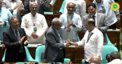 নবনির্বাচিত রাষ্ট্রপতিকে লাল গোলাপ দিয়ে শুভেচ্ছা প্রধানমন্ত্রীর