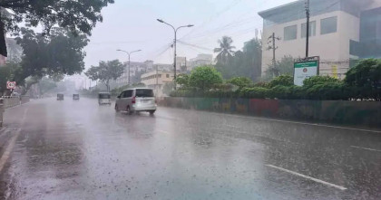 ছয় জেলায় দুপুরের মধ্যে বজ্রসহ বৃষ্টির শঙ্কা, নদীবন্দরে সতর্কতা